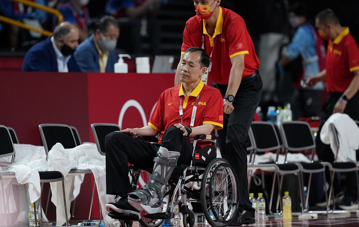 包含赛前塞维利亚防线松动：CBA季后赛节点到来，管理层满意，控场能力受关注的词条